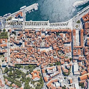  Apartment Domus 